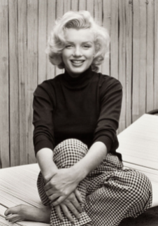 Marilyn Monroe wearing her beloved houndstooth pants. Photographed by Alfred Eisenstaedt, 1953.